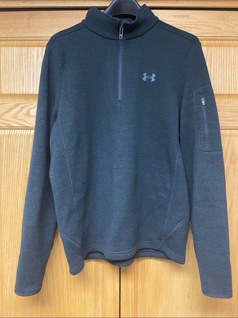 Under Armour Men's Specialist Quarter 1/4 Zip pullover - Size Large